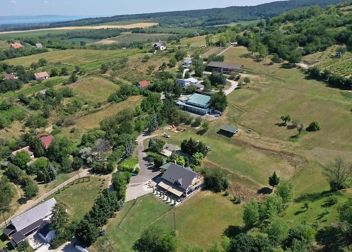 Hotell Borkuti Panzio Es *